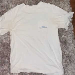 White vineyard vines shirt with blue whale